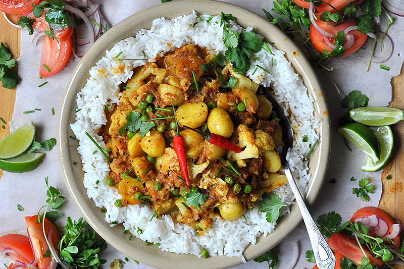 20 Minute Meals Vegetarian Cauliflower Potato Curry | Food Bloggers of Canada