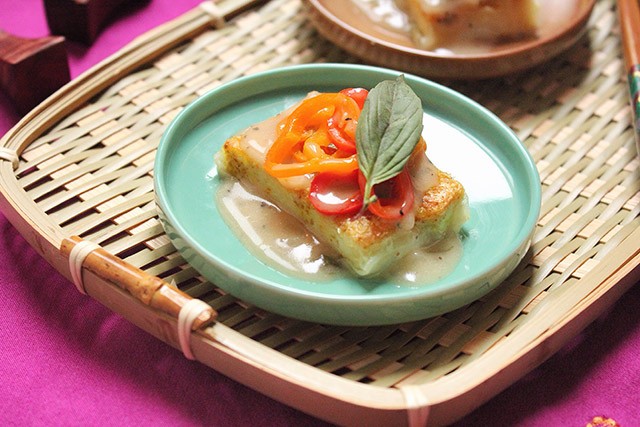 Crispy Curry Tofu with Mini Peppers and Sweet Onion Sauce | Food Bloggers of Canada