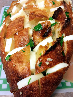 Cheesy Garlic Party Bread | Cultureatz