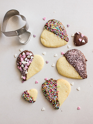 Valentine Chocolate Dipped Heart Cookies | An Italian in My Kitchen