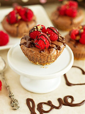 Chocolate Cheesecaek Cupcakes With Pretzel Crust | Ilona's Passion