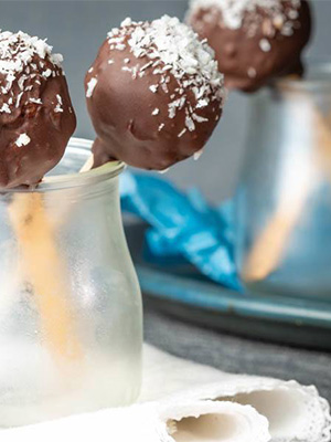 Cheesecake Cake Pops | In The Kitch