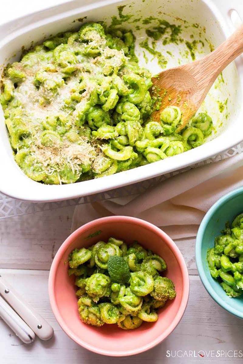 Sweet Pea and Spinach Mac n Cheese | SugarLoveSpices