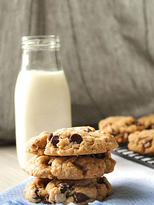Brown Butter Oatmeal Chocolate Chip Cookies | By Jaclyn