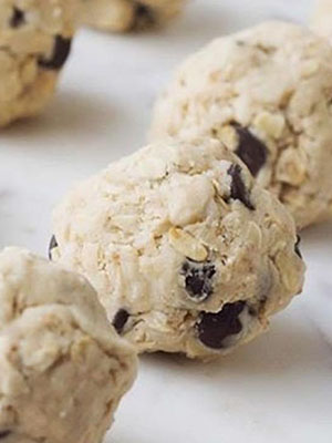 Oatmeal Chocolate Chip Cookies | Krista Ettles