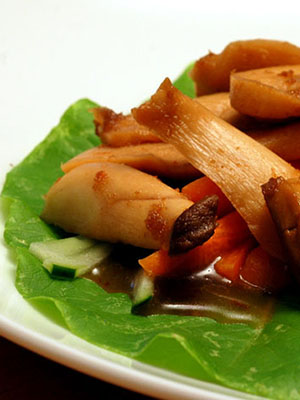 Raw Mushroom Bul Go Gi Lettuce Wraps | Taste Space