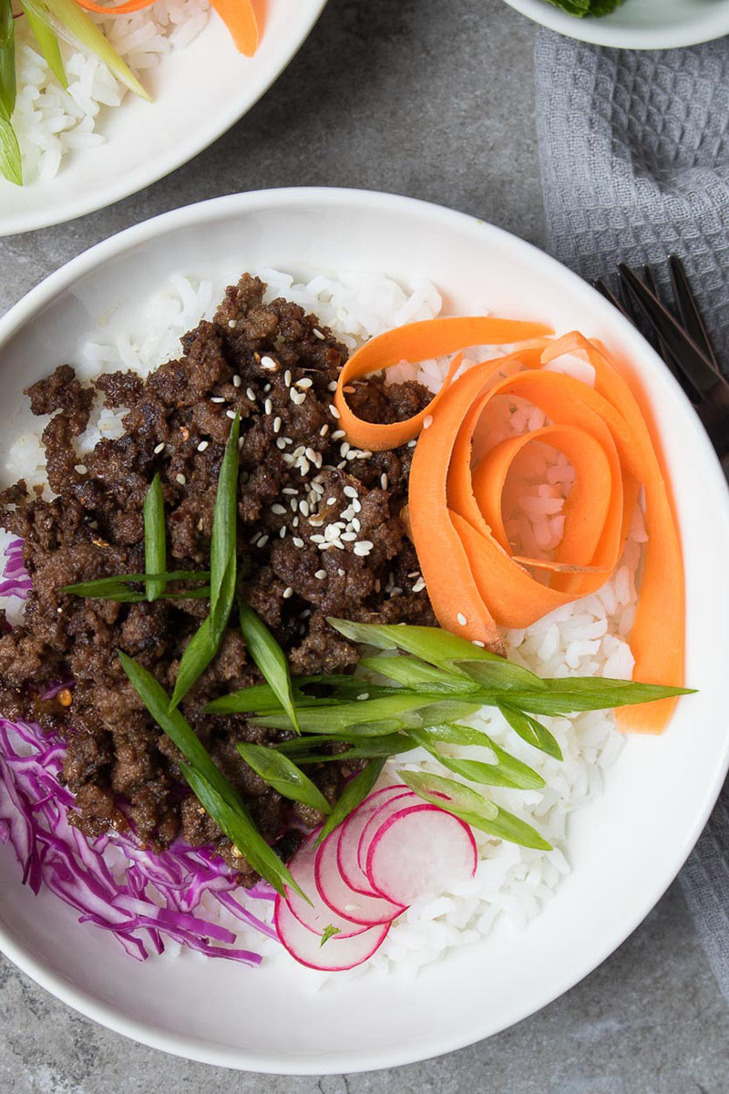 Crispy beef bowls with colourful veggies