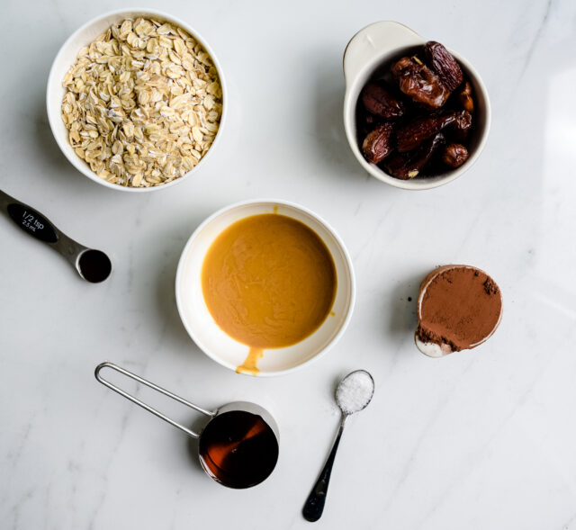 Dates, oats, hazelnut butter, cocoa powder, maple syrup, salt and vanilla extract.